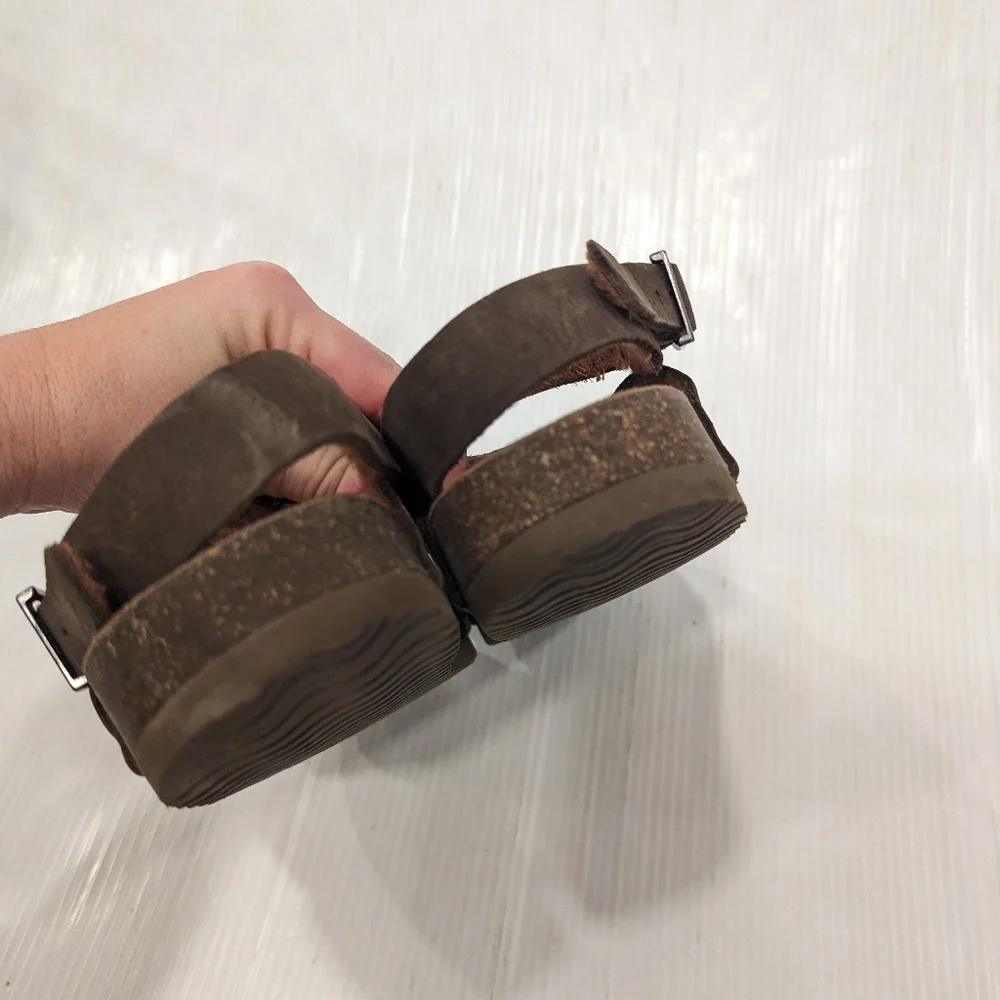 EASTLAND women's strappy brown leather sandals size 11